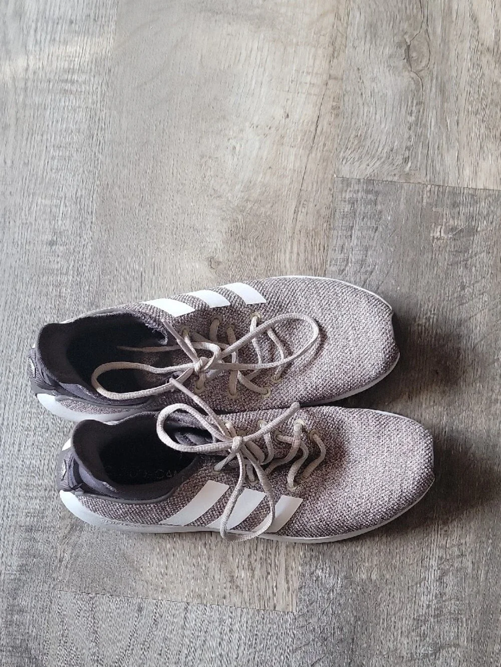 Adidas Size 9 Women's Knit Running Sneakers in Light Gray with White Stripes
